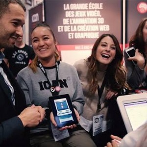 magie sur ipad et écran pour lancement de produit