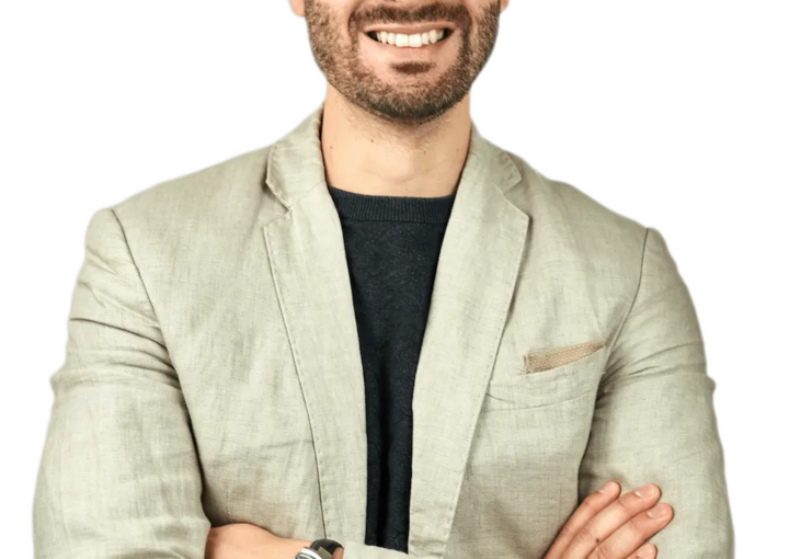 portrait de vinz le magicien souriant