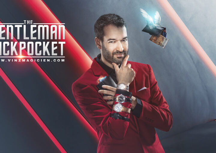 Artiste pickpocket en action lors d'un cocktail d'entreprise